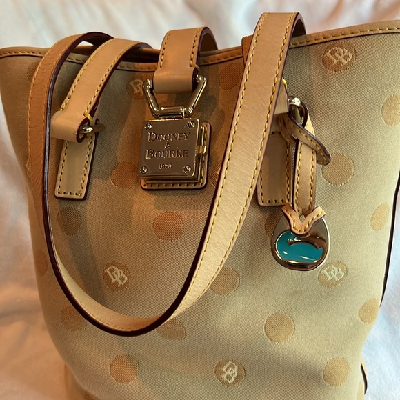 Dooney & Bourke shoulder bucket bag - Picture 10 of 10